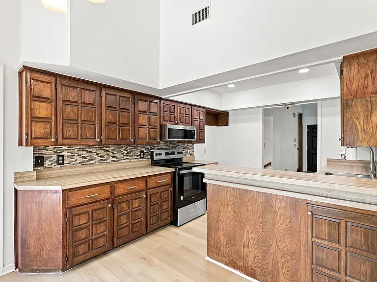 8782 Marilyn Dr — Photo 19