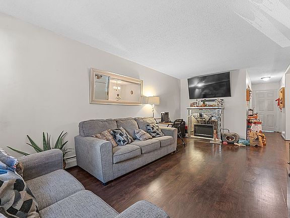 3rd image of 1215 Woodycrest Ave
