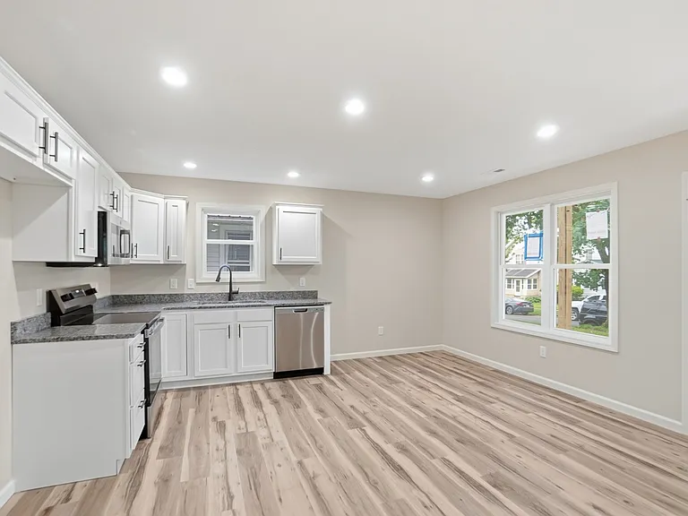 1626 Howell St #101 — Photo 6
