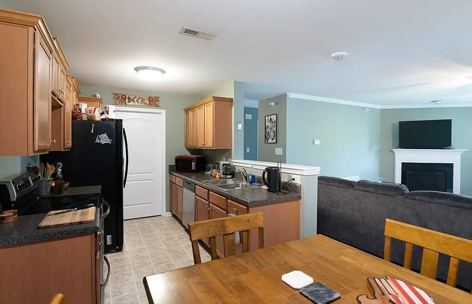 3 bed, 1350 sqft, $1,450 — Photo 4