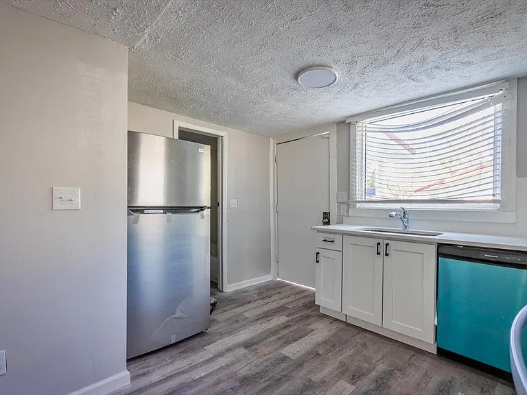 541 New Berlin Rd — Photo 13