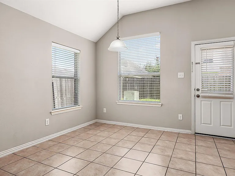 7611 Waterlilly Ln — Photo 13