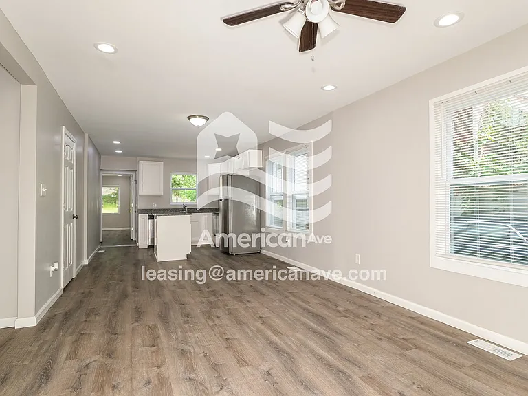 189613_003_living_room_3.jpg