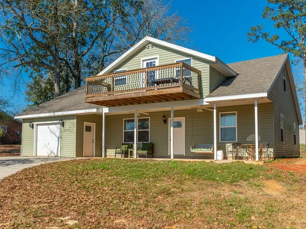537 3rd St, Florala, AL 36442