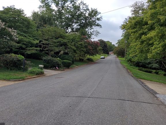 4th image of 812 Mohawk Dr