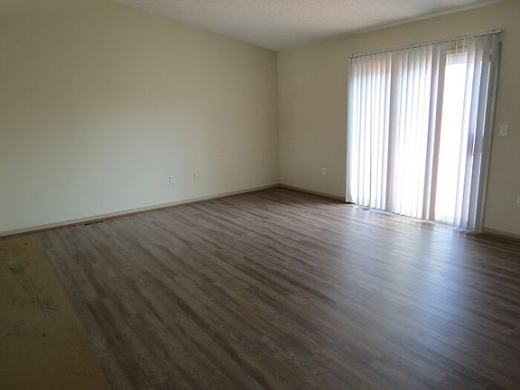 3rd image of 857 Radbourne Dr