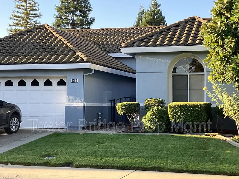 3 bed, 2.0 bath, 1781 sqft, $2,900 — Photo 3
