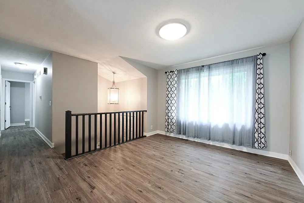 3 bed, 1296 sqft, $1,995 — Photo 3