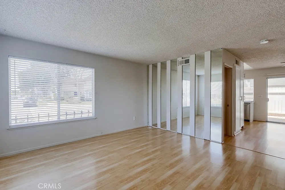 2 bed, 1.5 bath, 1094 sqft, $3,000 — Photo 4