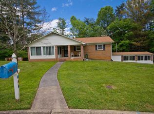 2 Sunnydew Cir, Johnson City, TN 37604