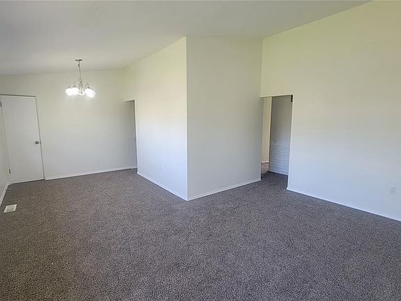 3rd image of 2490 Northridge Pl