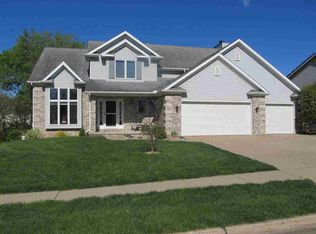 1830 Plum Tree Rd, Bettendorf, IA 52722