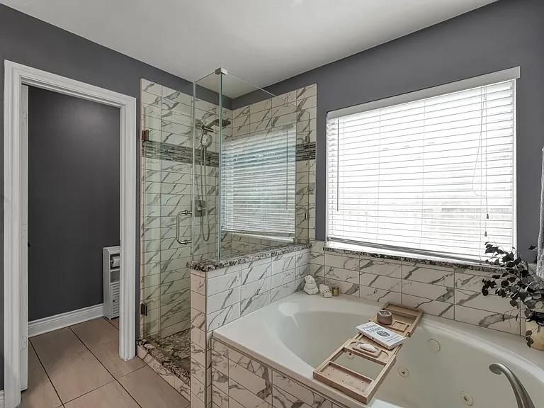 3215 Canterbury Ln — Photo 9