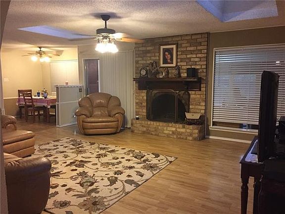 3rd image of 204 Oak Forest Trl