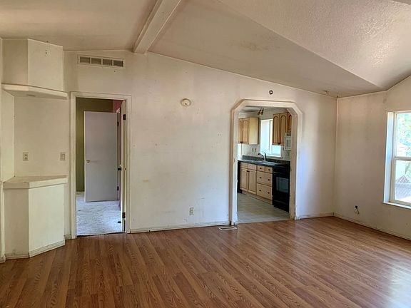 3rd image of 895 E Main St