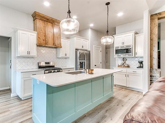 4th image of 1720 W Zachary Way