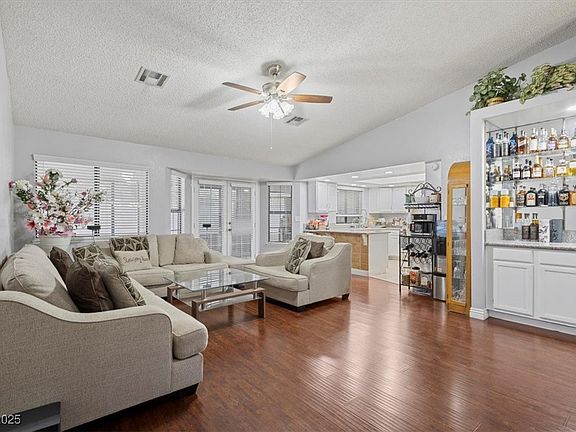 4th image of 1647 Los Altos Pl