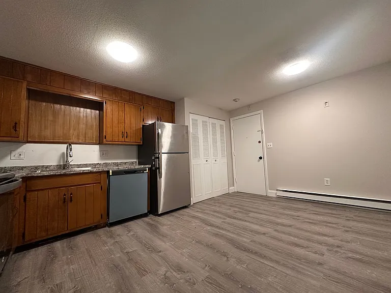 4 Gorham Ave — Photo 2