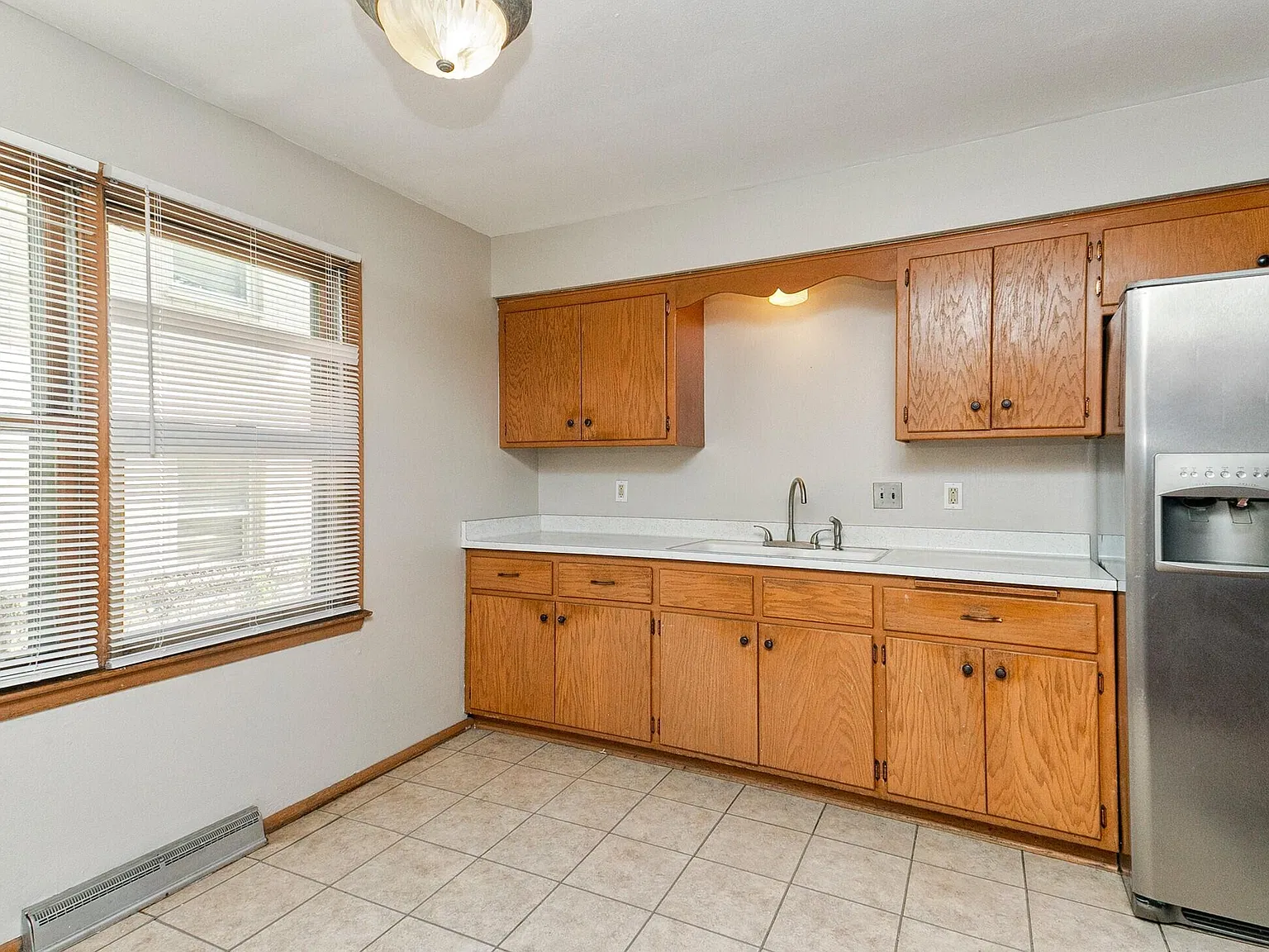 3 bed, 1045 sqft, $1,350 — Photo 4