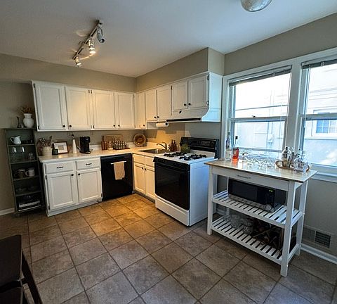 2nd image of 687 Smith Ave