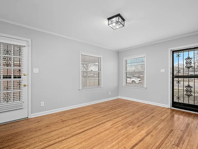 1453 Colonial Rd — Photo 5