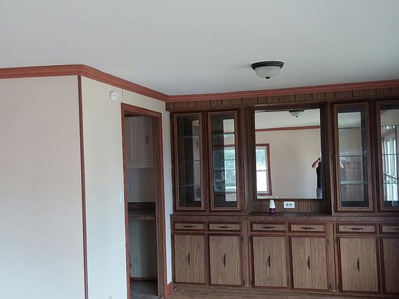 3rd image of 2404 Decker Dr