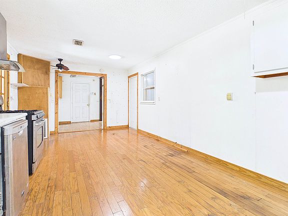 4th image of 814 W Leon St