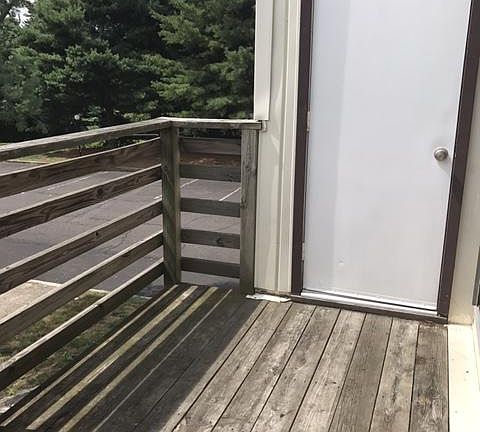 balcony off of dining area