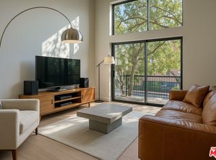 980 Granville Ave #3, Los Angeles, CA 90049