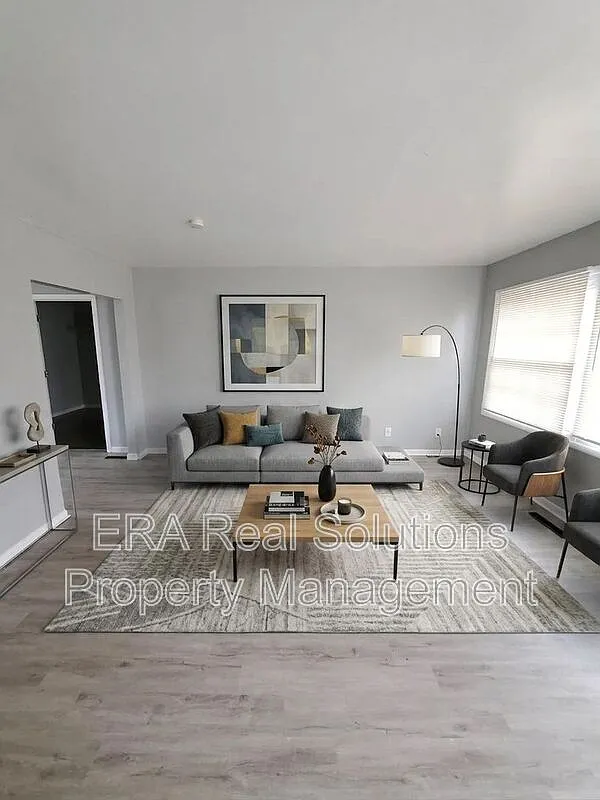 4 bed, 2.0 bath, 1582 sqft, $1,900 — Photo 3