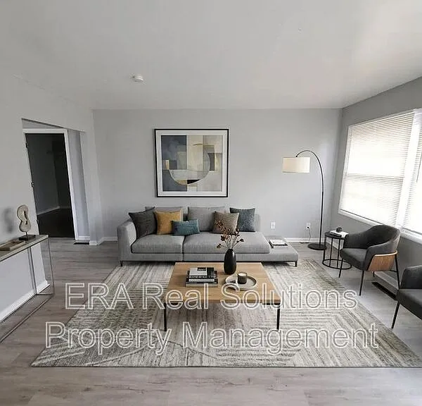 2906 Woodgrove Dr — Photo 3