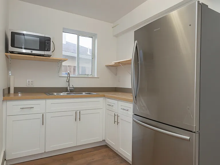 331 Courtland Dr #B — Photo 7