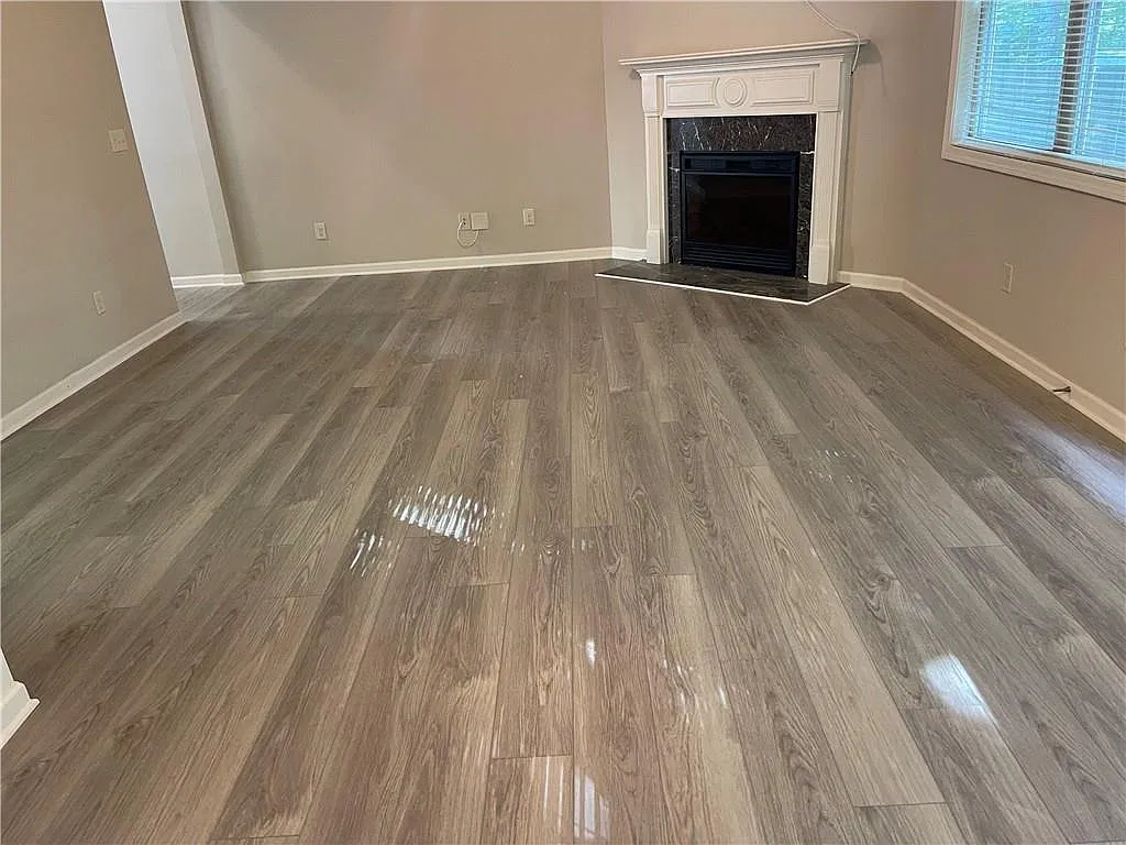 3 bed, 2.5 bath, 1960 sqft, $2,000 — Photo 3