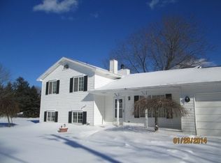 6016 McGuire Rd, Fenton, MI 48430