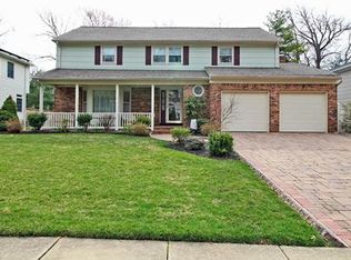 33 Stirling Ct, Metuchen, NJ
