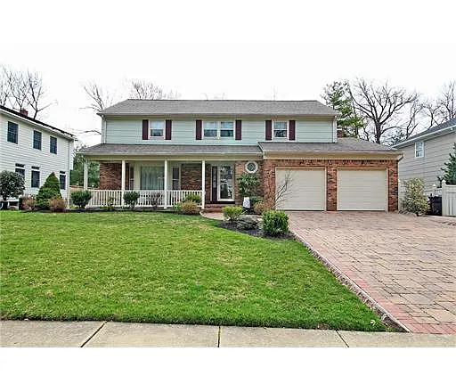33 Stirling Ct photo 1