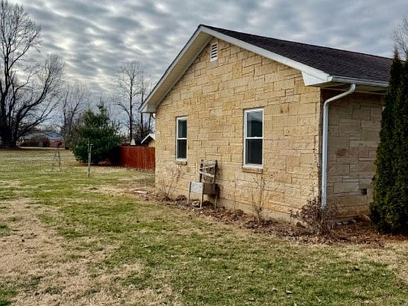 5th image of 153 E Harding St