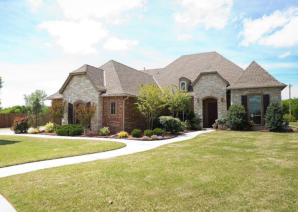1st image of 2901 Monica Ln