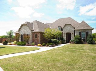 2901 Monica Ln, Moore, OK 73160