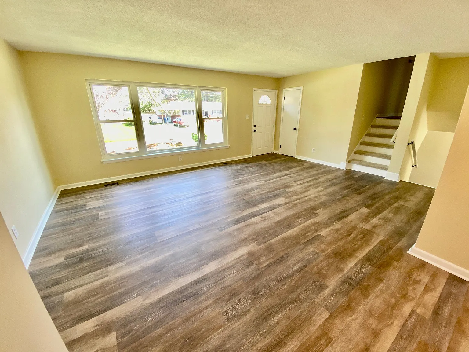 3 bed, 2.5 bath, 1700 sqft, $2,795 — Photo 2