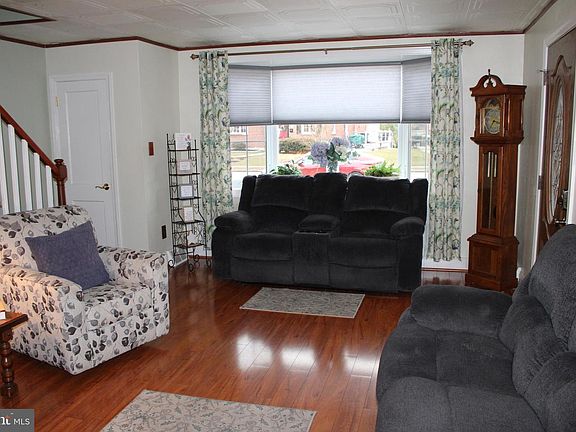 4th image of 542 Michell St