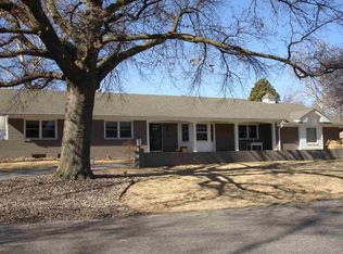 515 S West Shore Ln, Wichita, KS 67209