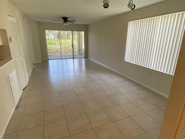 7108 Glenmoor Dr #7108 — Photo 2