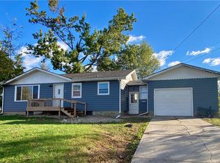 208 5th Ave, Grinnell, IA 50112