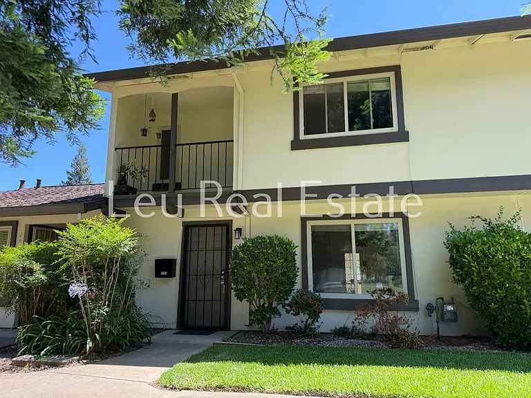 2223 Bridlewood Dr — Photo 1