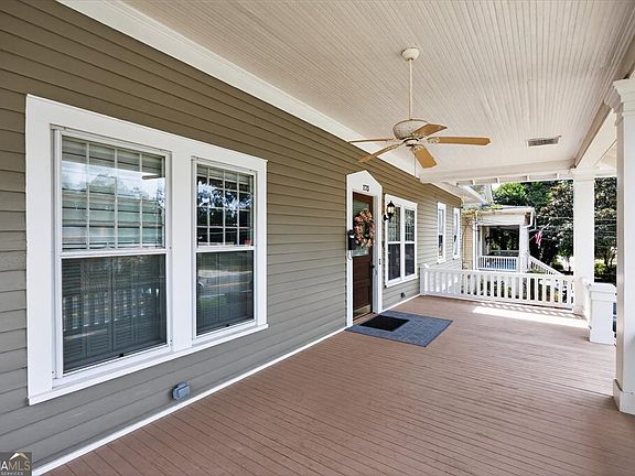 3rd image of 173 Pierce Ave