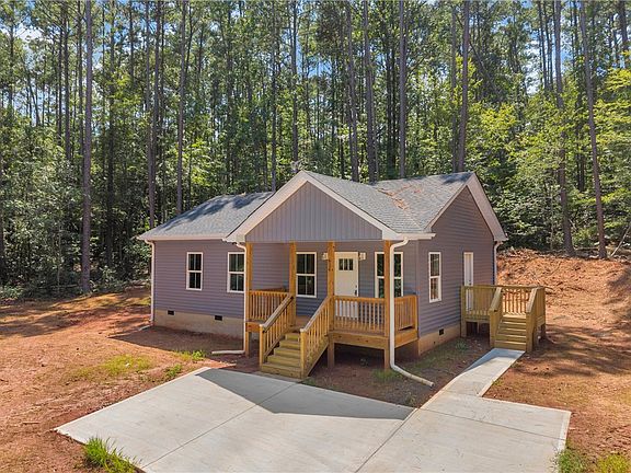 2nd image of 414 Greenbriar Way
