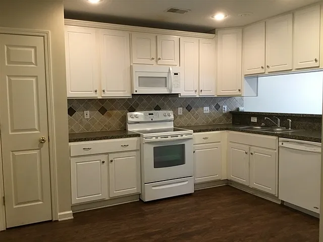 511 Cypress Cv — Photo 2