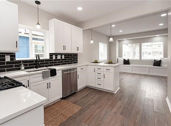 3rd image of 2911 E 35th St
