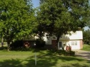 112 N Maple St, Peabody, KS 66866